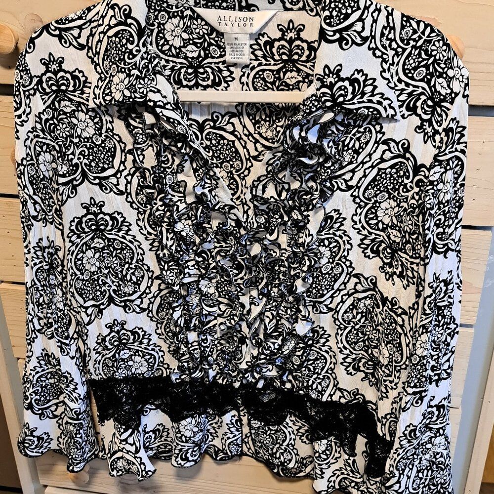 Allison Taylor- Black and White - Tapestry Design -Medium- EUC